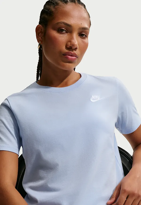 Nike Sportswear Club Essentials