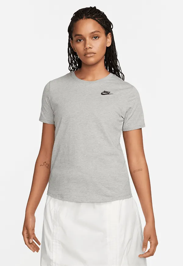 Nike Sportswear Club Essentials