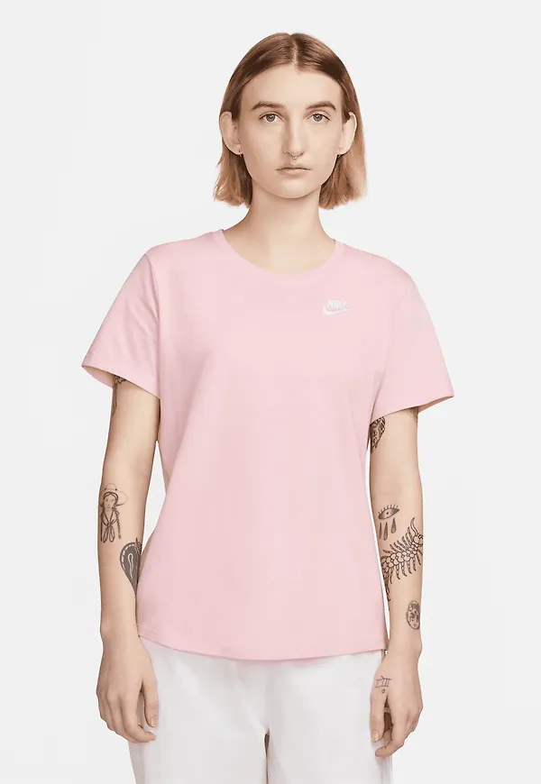 Nike Sportswear Club Essentials
