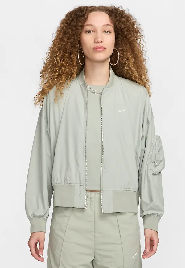 Nike Sportswear Essential