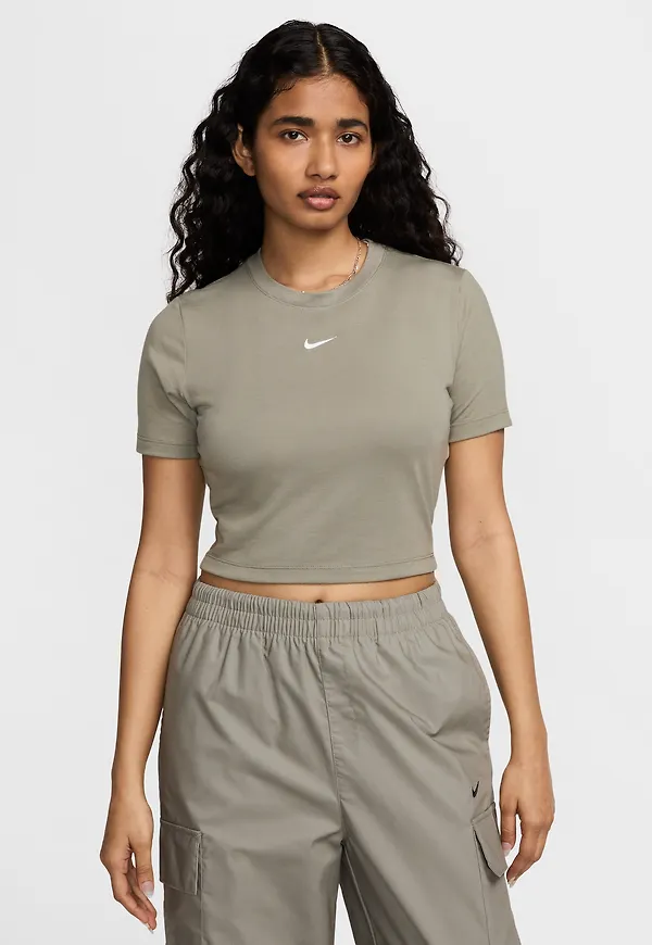 Nike Sportswear Essential