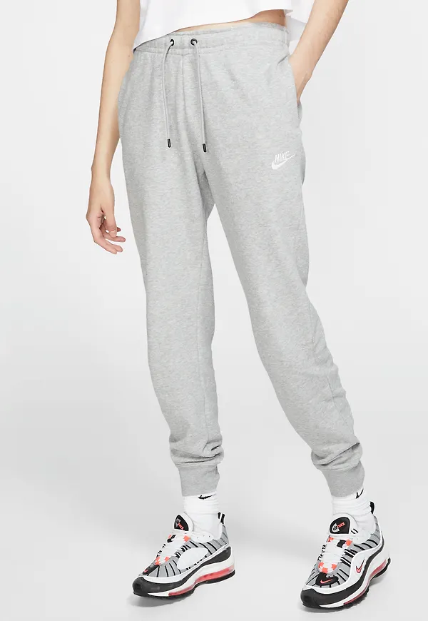 Nike Sportswear Essential