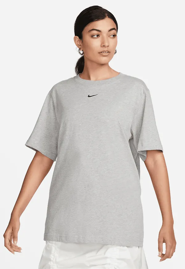 Nike Sportswear Essential