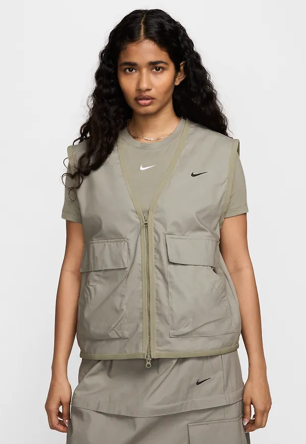 Nike Sportswear Essential