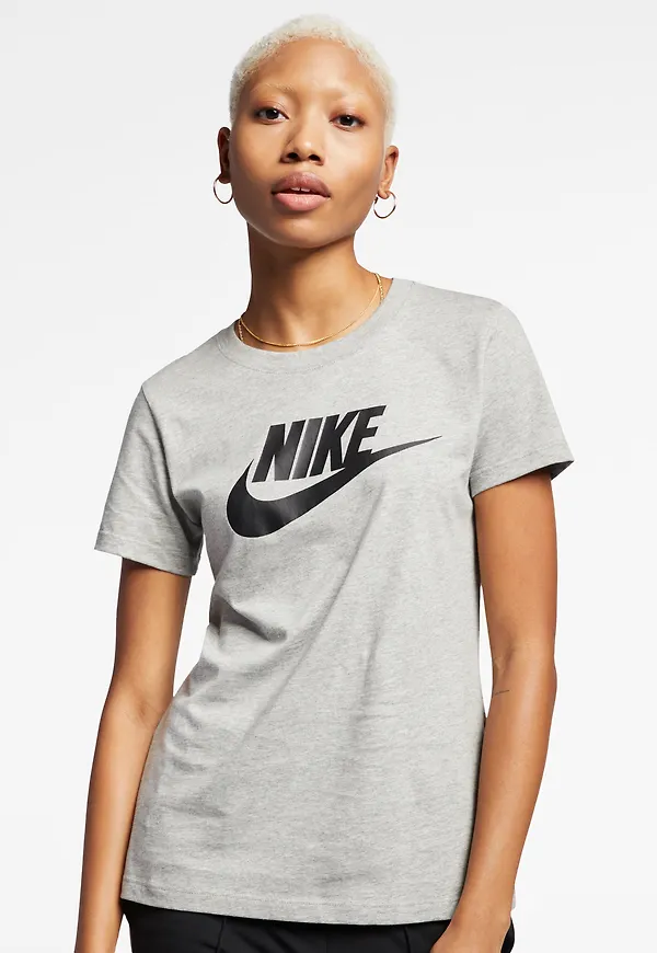 Nike Sportswear Essential