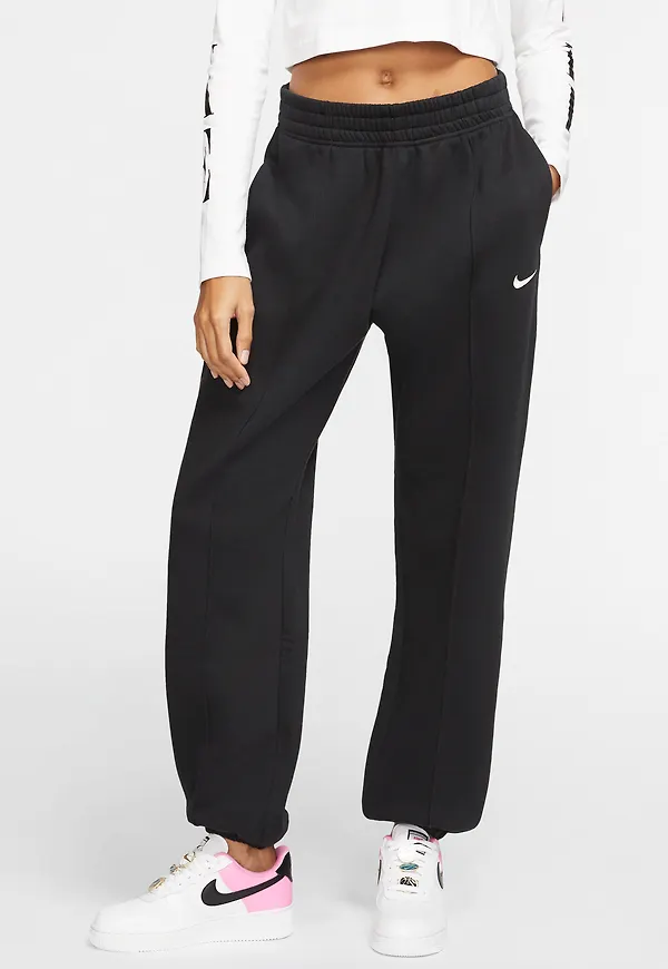 Nike Sportswear Essential Collection