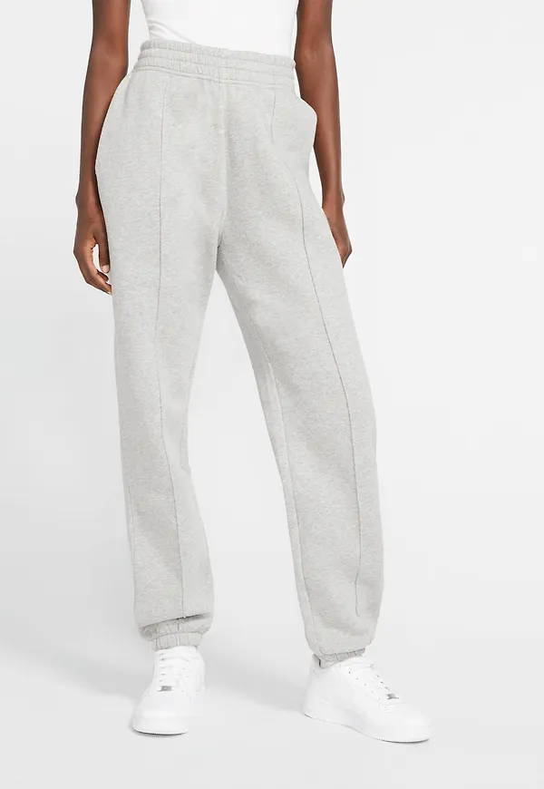 Nike Sportswear Essential Collection