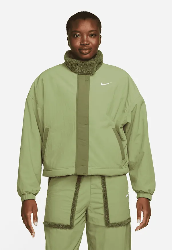 Nike Sportswear Essential