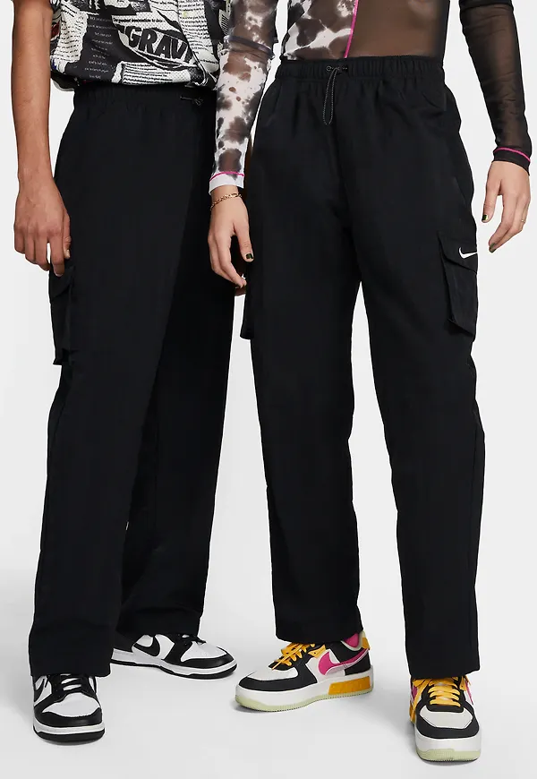Nike Sportswear Essential