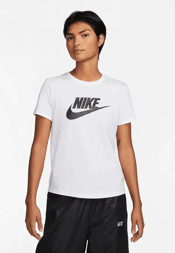Nike Sportswear Essentials
