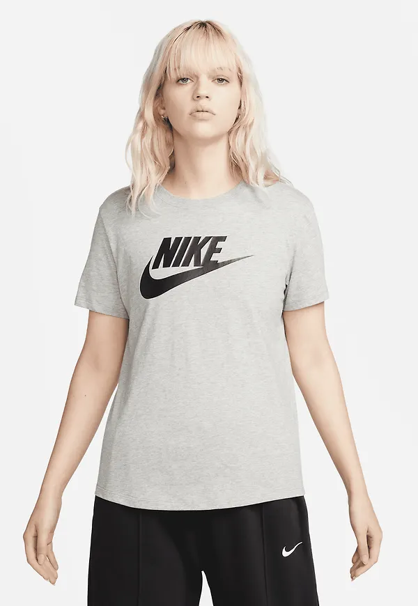 Nike Sportswear Essentials
