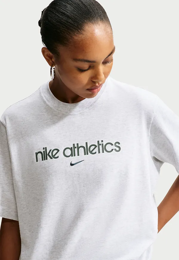 Nike Sportswear Essentials