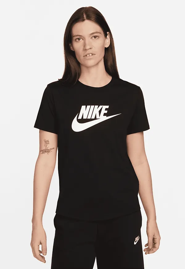 Nike Sportswear Essentials