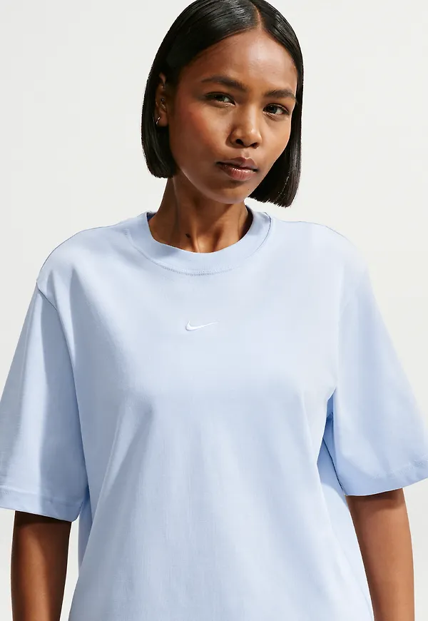Nike Sportswear Essentials
