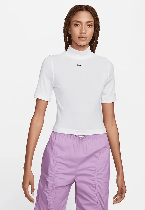 Nike Sportswear Essentials