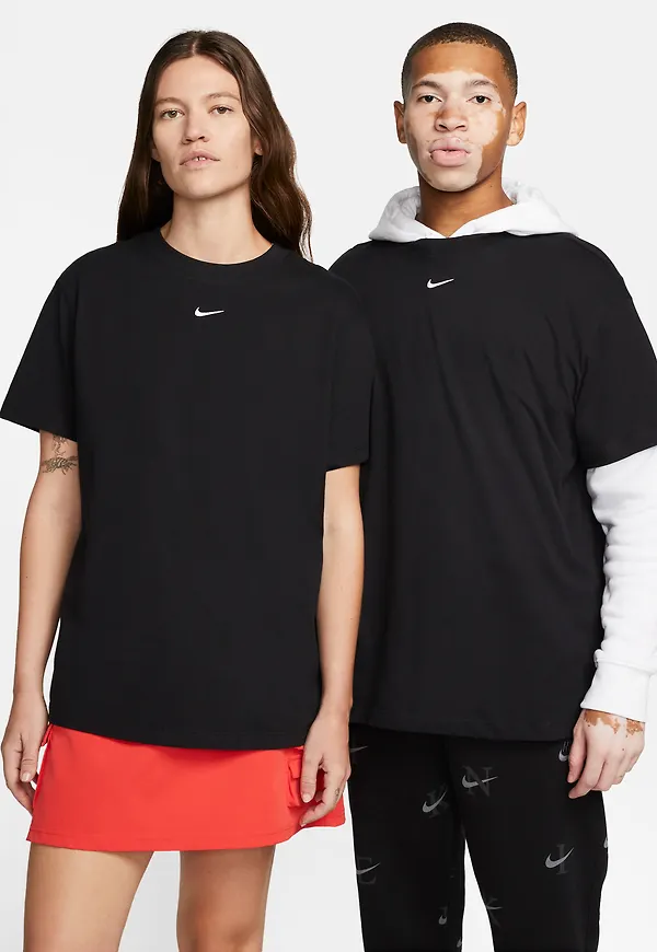 Nike Sportswear Essentials