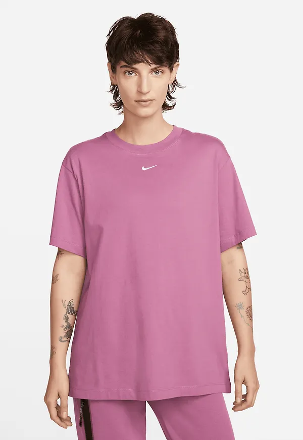 Nike Sportswear Essentials