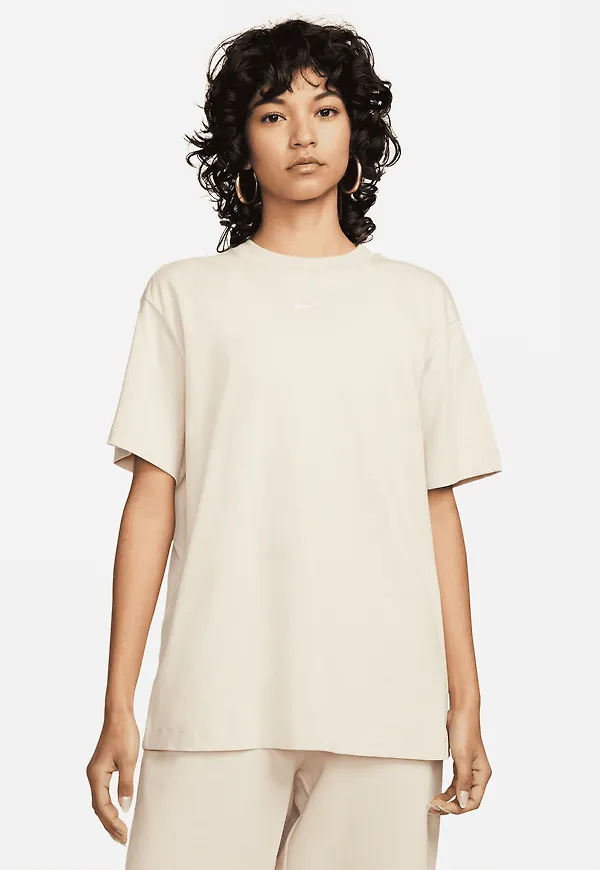 Nike Sportswear Essentials