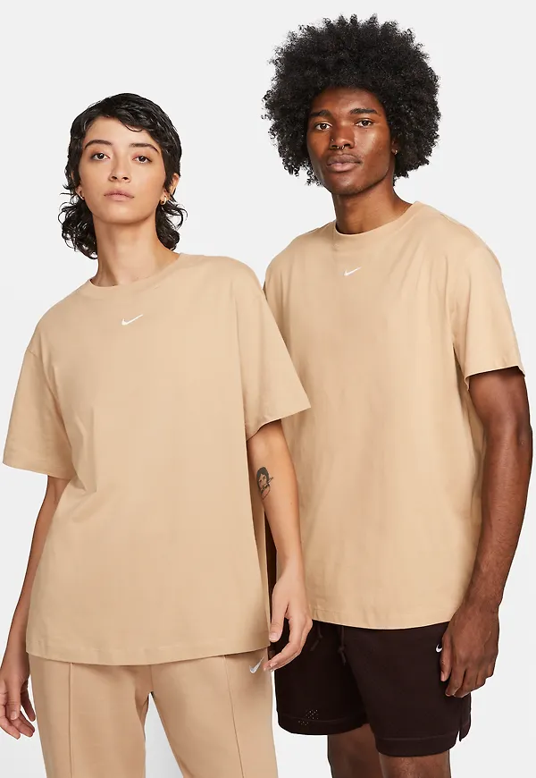 Nike Sportswear Essentials