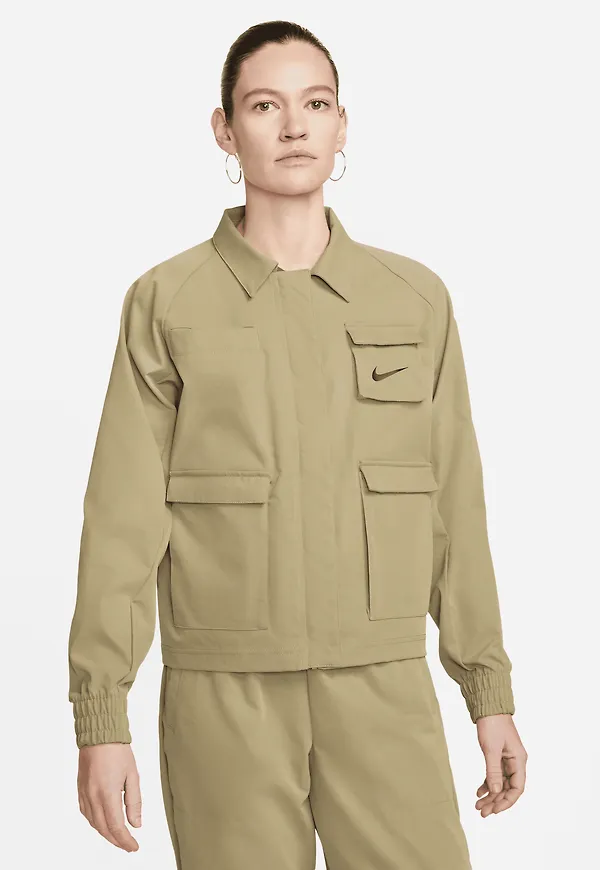 Nike Sportswear Swoosh