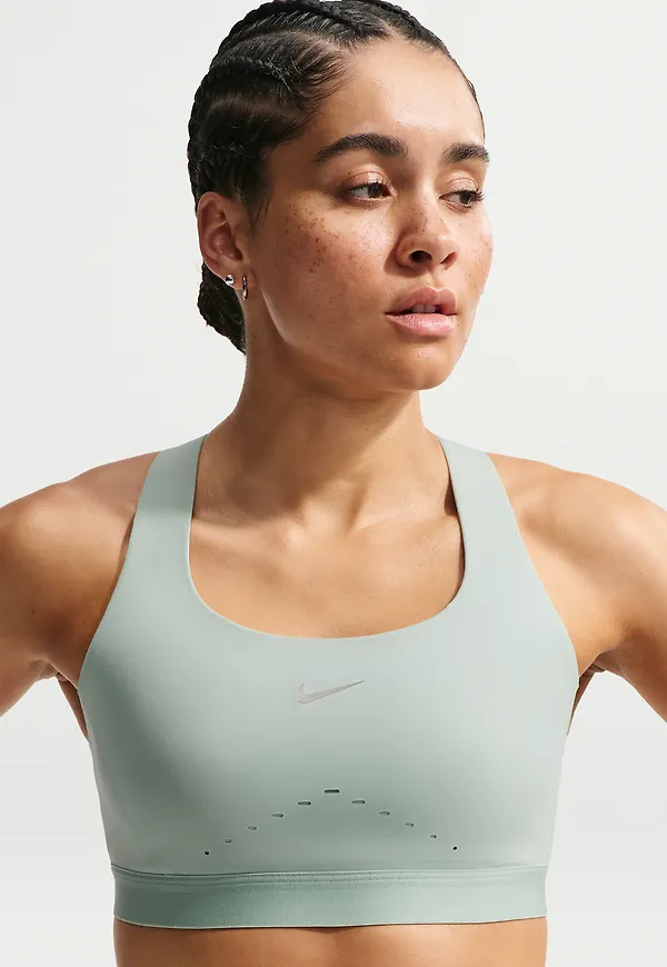 Nike Swift
