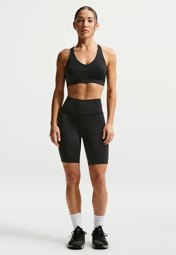 Nike Universa