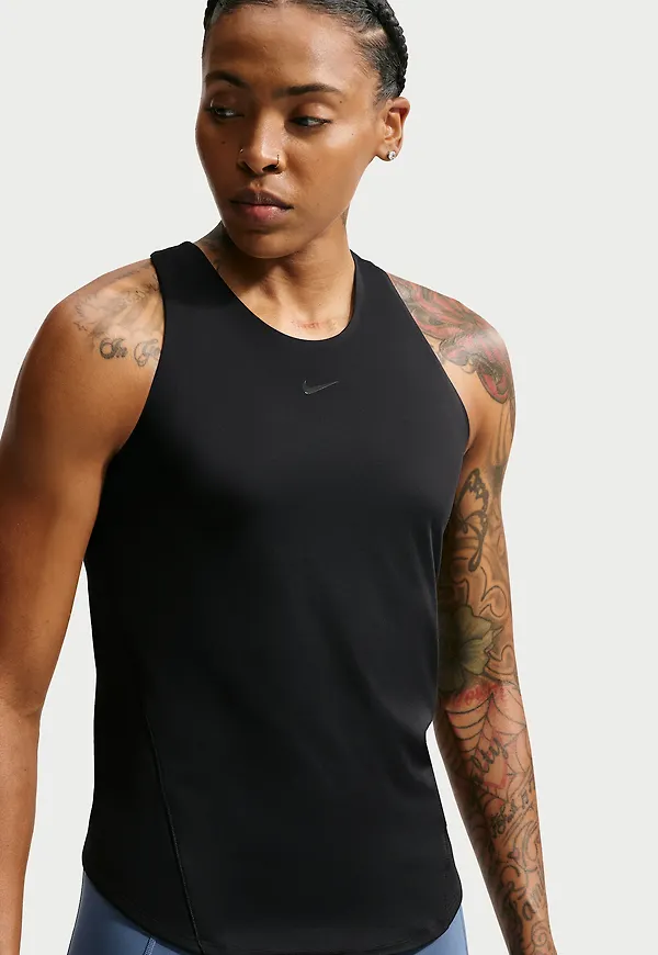 Nike Universa