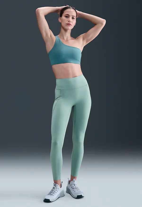 Nike Universa