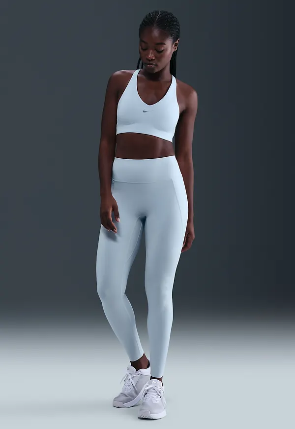 Nike Universa