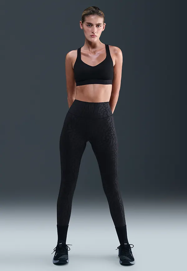 Nike Universa