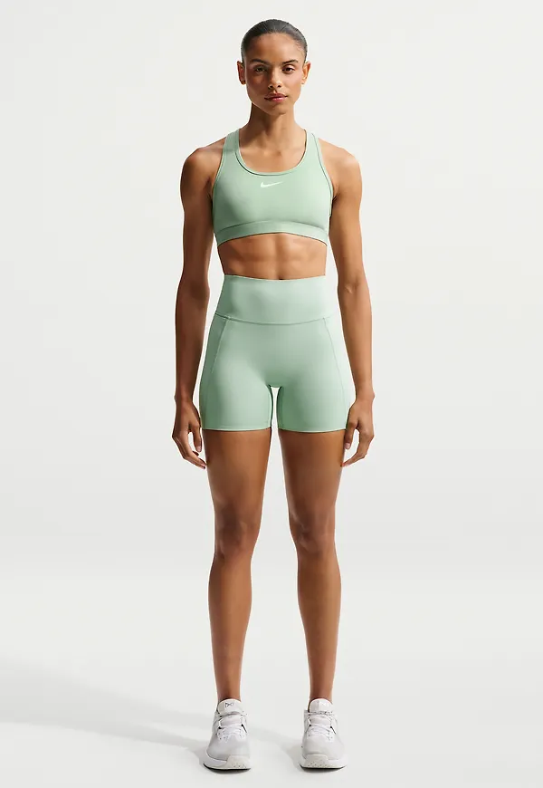 Nike Universa