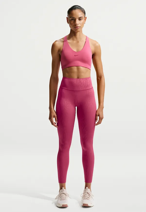 Nike Universa