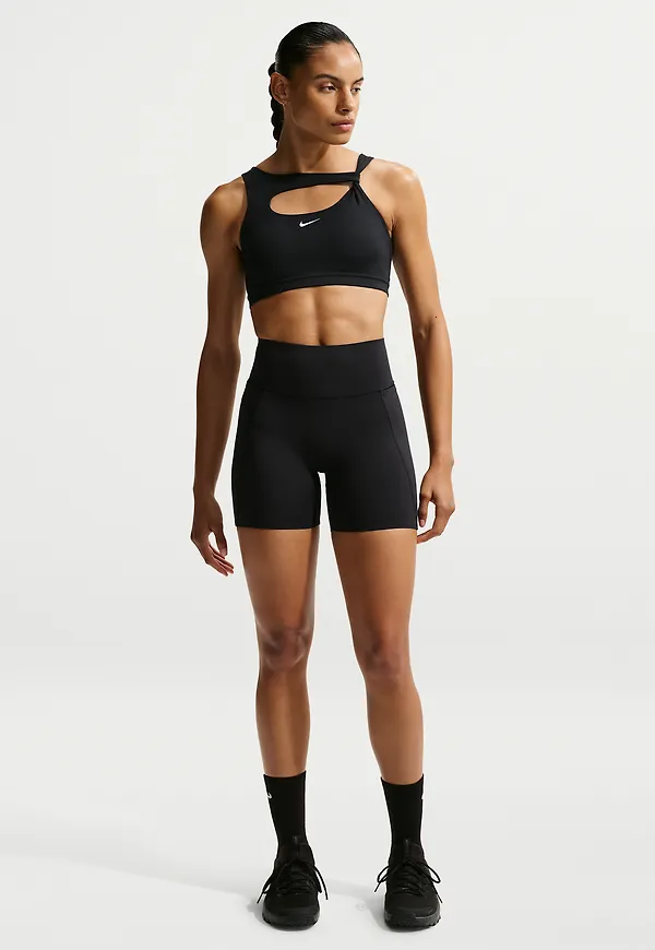 Nike Universa