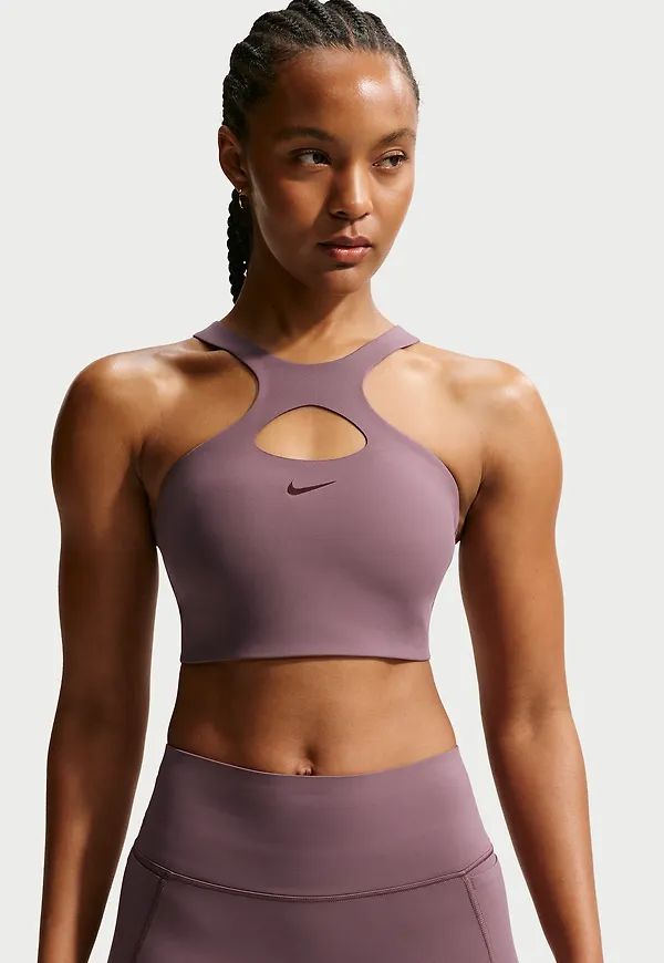 Nike Universa