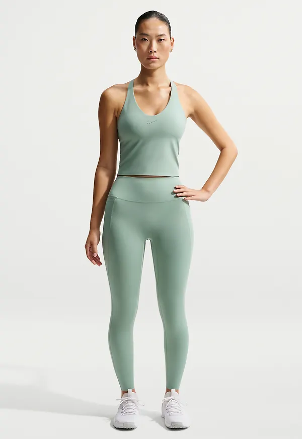 Nike Universa