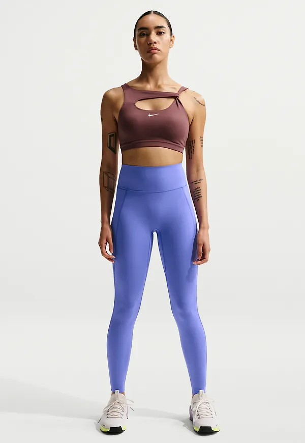 Nike Universa
