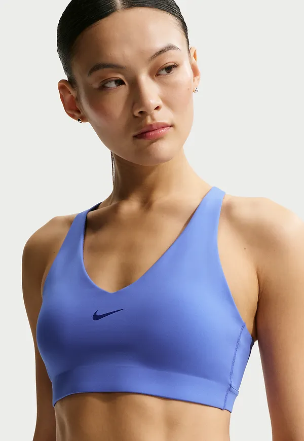 Nike Universa