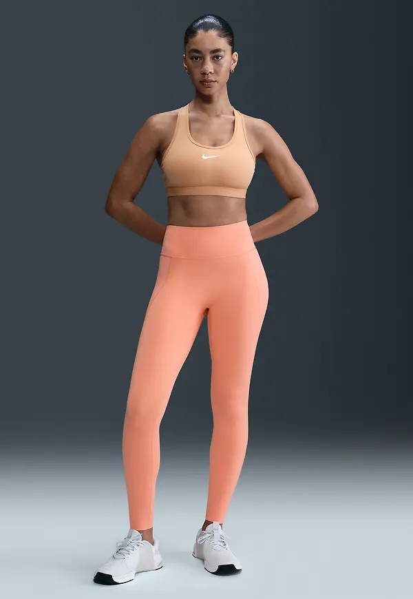 Nike Universa
