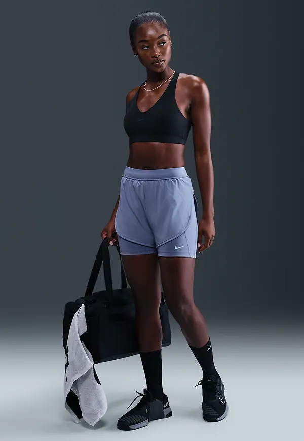 Nike Universa
