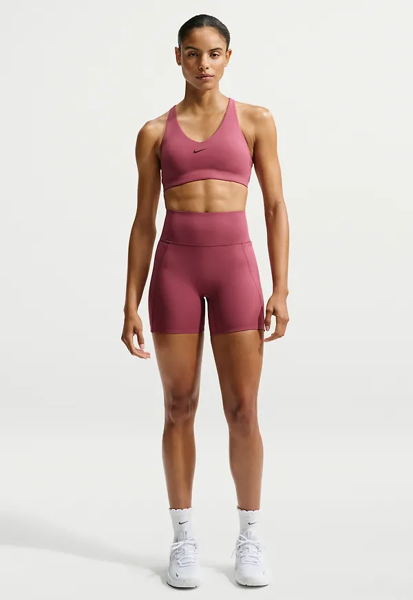 Nike Universa