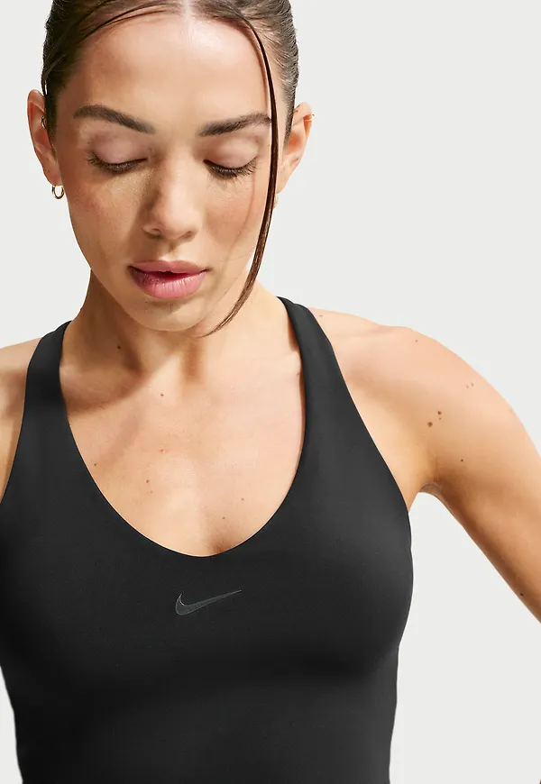 Nike Universa