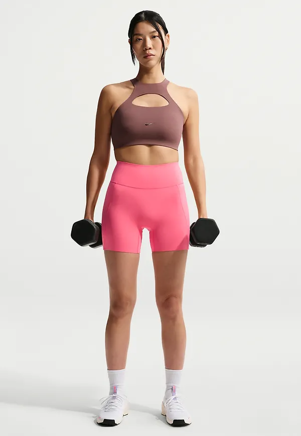 Nike Universa