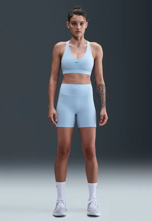 Nike Universa
