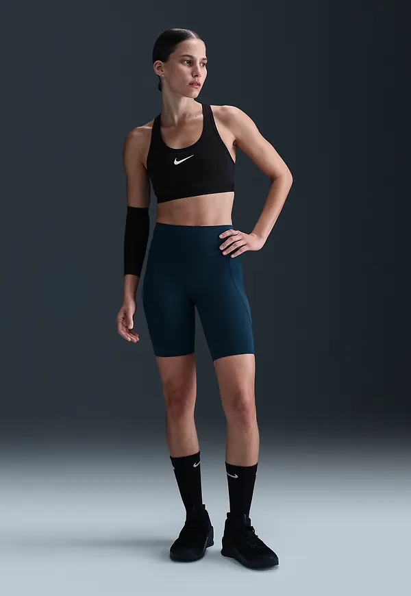 Nike Universa