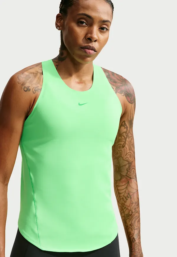 Nike Universa