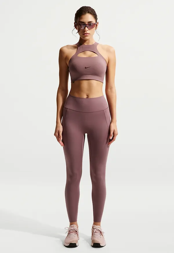 Nike Universa