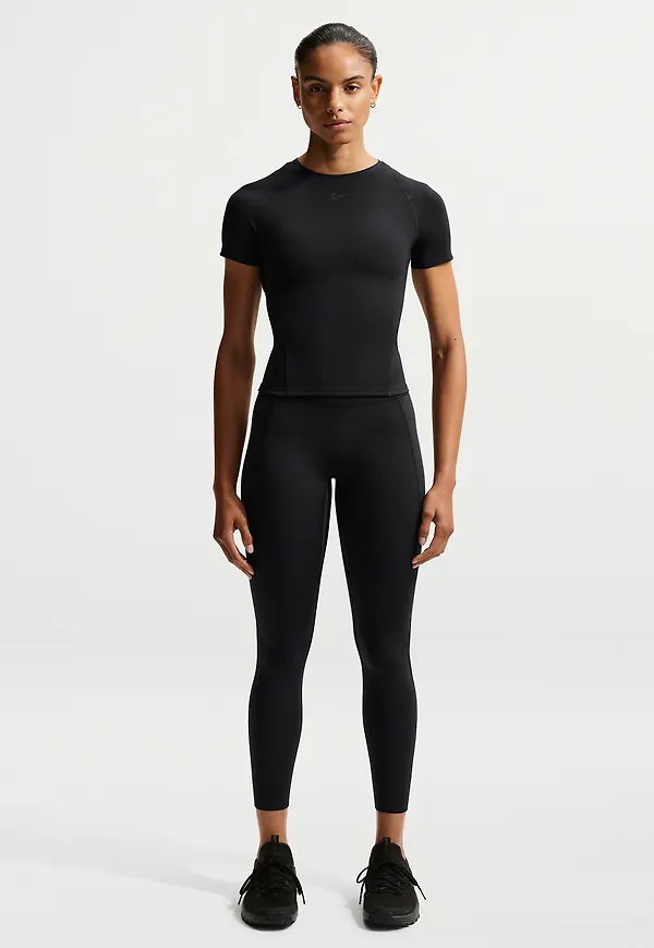 Nike Universa