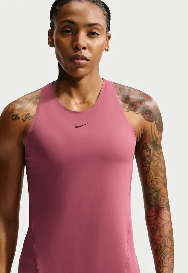 Nike Universa