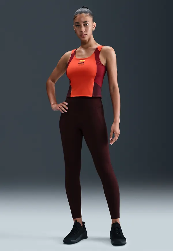 Nike Universa