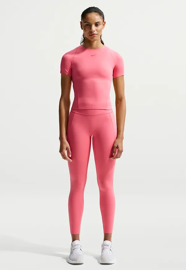 Nike Universa